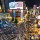 Shibuya is a lively district of Tokyo, famous for the world’s busiest pedestrian crossing, the Hachikō statue, shopping, trendy spots, and its young and modern vibe.